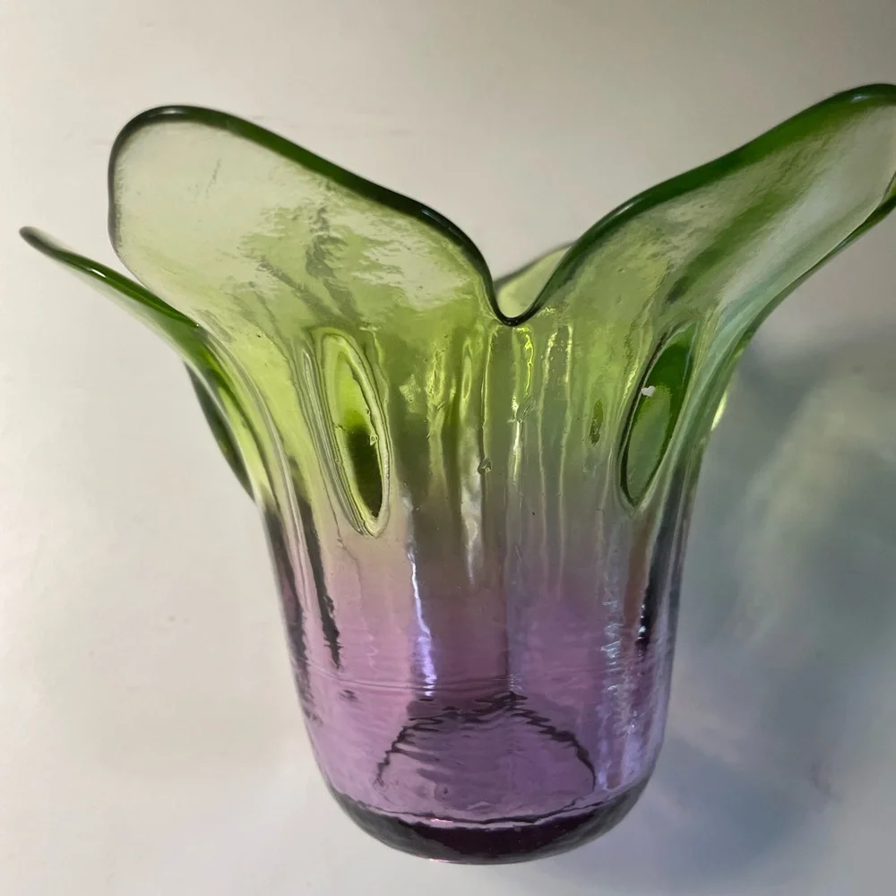 VINTAGE VASE - Mid-Century 6 Petal Green‎ & Purple Glass Handkerchief Swung Vase